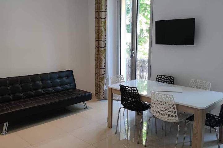 Ganze Wohnung, Beautiful 2-room apartment facing the old port of Golf Juan in Golfe-Juan, Vallauris