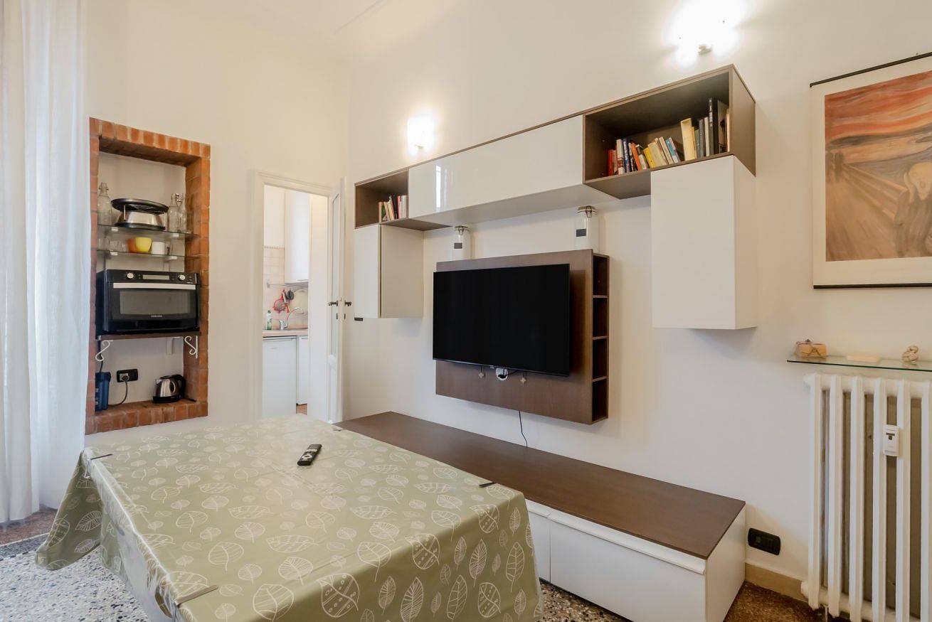 Apartamento inteiro, Apartamento de férias para 4 pessoas com varanda in Milão, Milão (província)