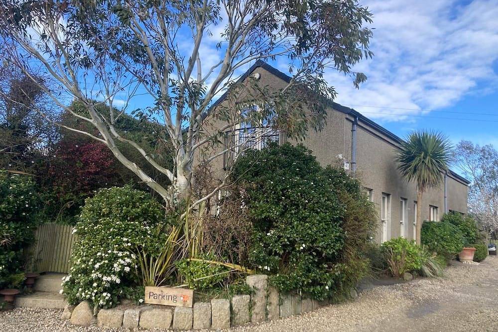 Country cottage in peaceful setting, nestled between the mountains and the sea. in County Down