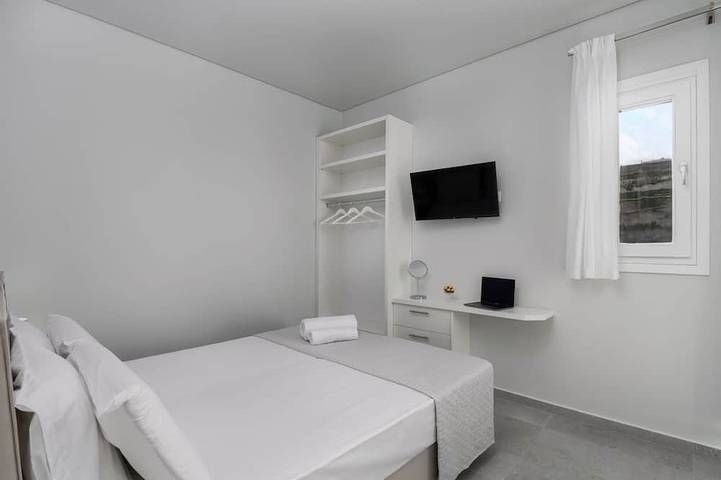 Villa pour 5 personnes, avec balcon et piscine ainsi que jardin et jacuzzi dans Milos - 4