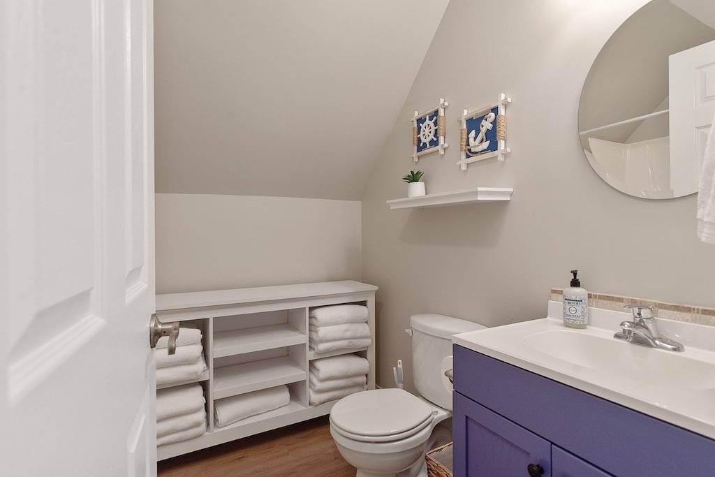 Dog Friendly, 370+ ft of Waterfront, dock access and kayaks! in Lake Gaston