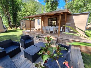 Mobil home pour 4 personnes, avec terrasse à Valbonnais