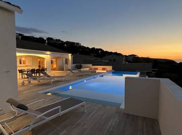 Villa pour 8 personnes, avec terrasse ainsi que jardin et piscine à Monticello