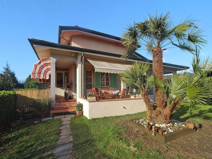 Ferienhaus für 6 Personen, mit Terrasse und Garten sowie Pool in Camaiore