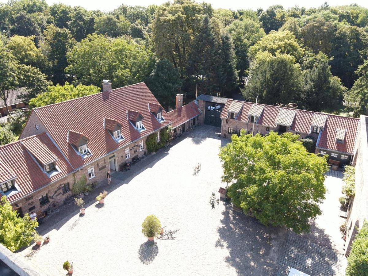 Ganze Wohnung, 13 Worker Apartments - Single Beds - Free Parking - 10 min Cologne-City in Ehrenfeld (Köln), Köln
