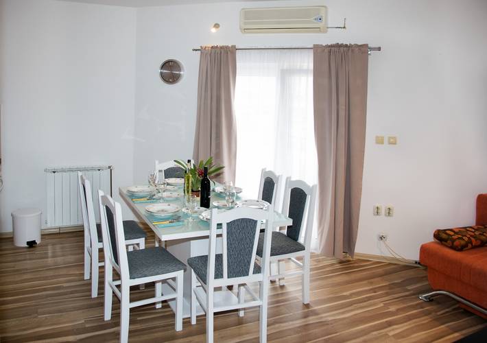 Ferienwohnung für 6 Personen, mit Balkon/Terrasse und Pool
