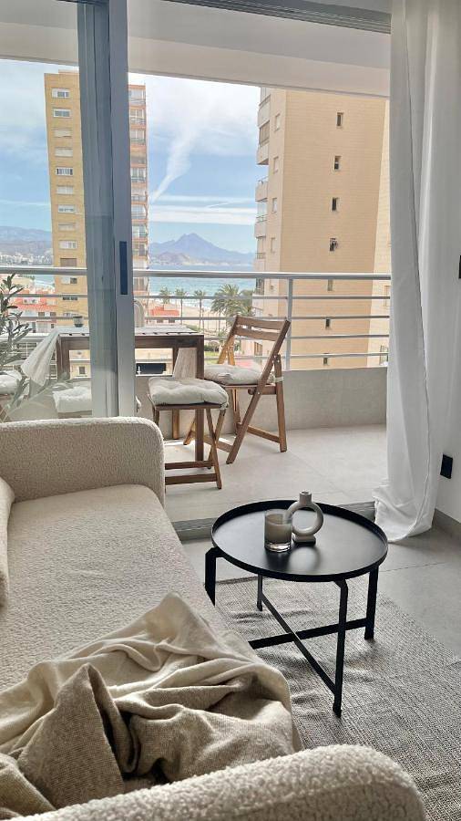 Apartamento para 4 personas, con vistas y terraza en Playa Muchavista