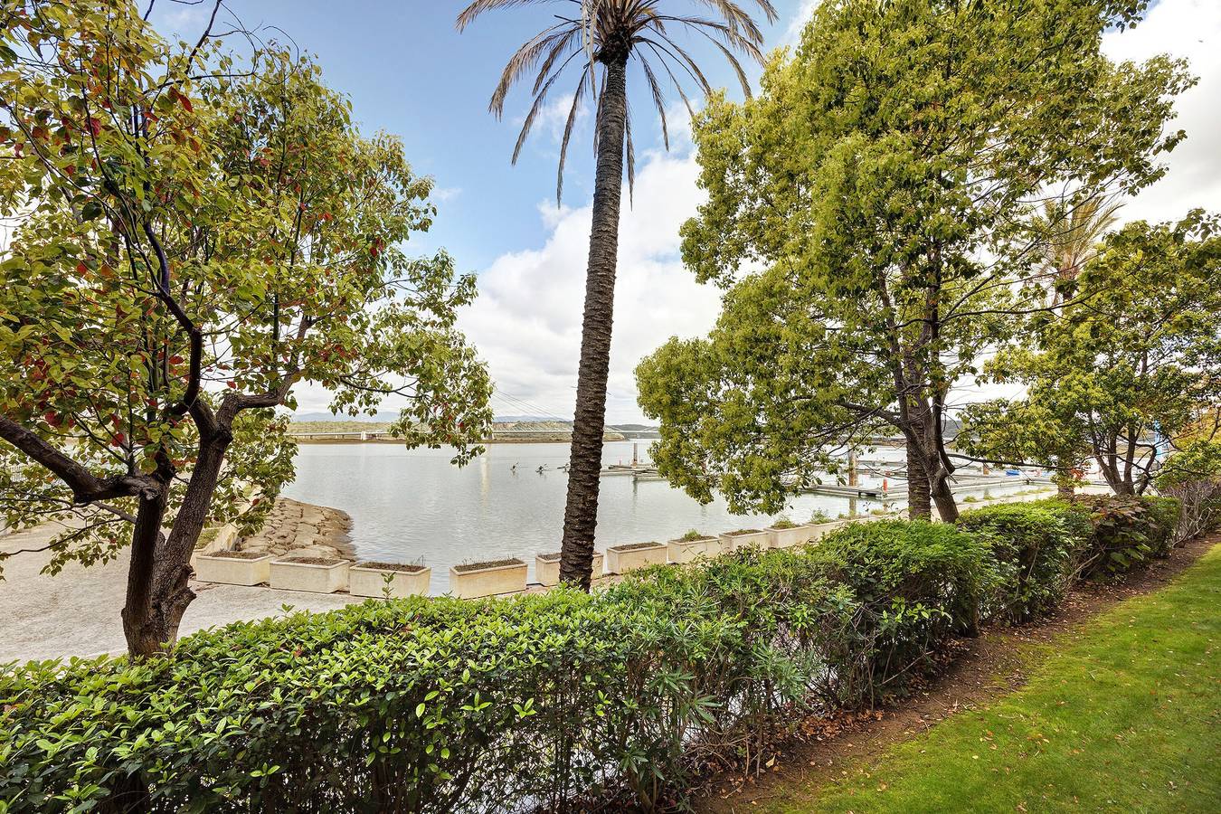 Ganze Wohnung, Ferienwohnung Boca do Rio - Apartamento T1 in Meeresnähe mit Gemeinschaftspool und Wlan in Estômbar, Estômbar e Parchal