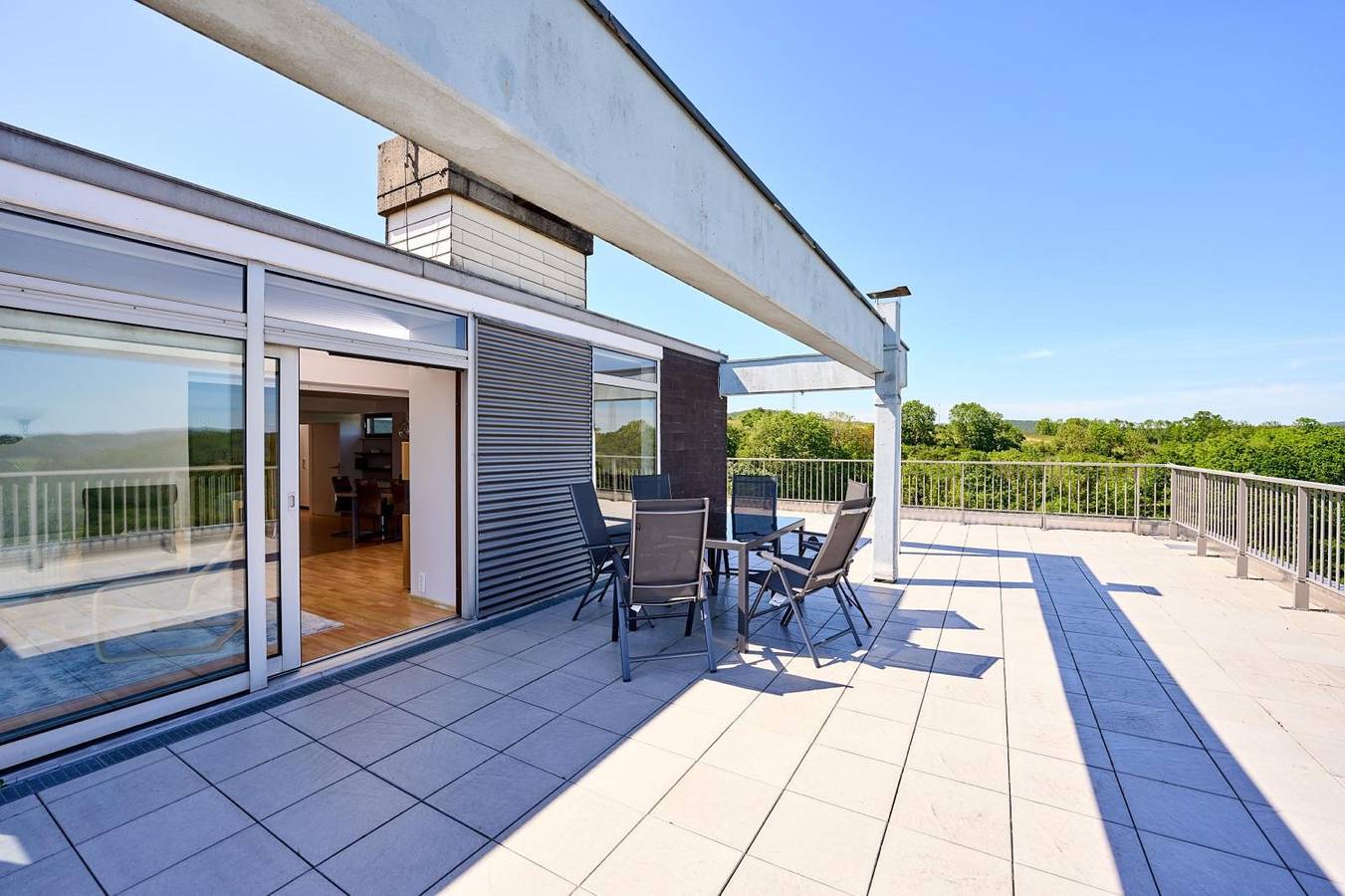 Ganze Ferienwohnung, Panoramasicht - Daun von oben in Daun, Vulkaneifel