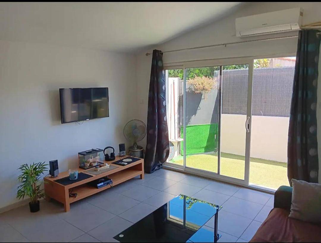 Appartement entier, One-Bedroom House in Berre-l'Étang, Côte méditerranéenne (France)