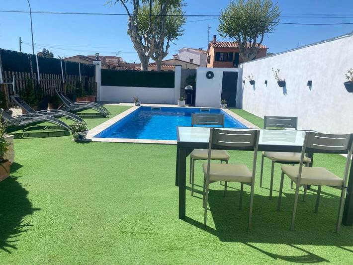 Chalet für 4 Personen, mit Balkon und Terrasse sowie Garten und Pool in Empuriabrava