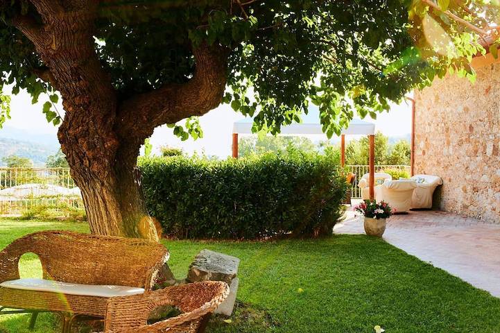 Ferienwohnung für 4 Personen, mit Terrasse und Garten sowie Pool
