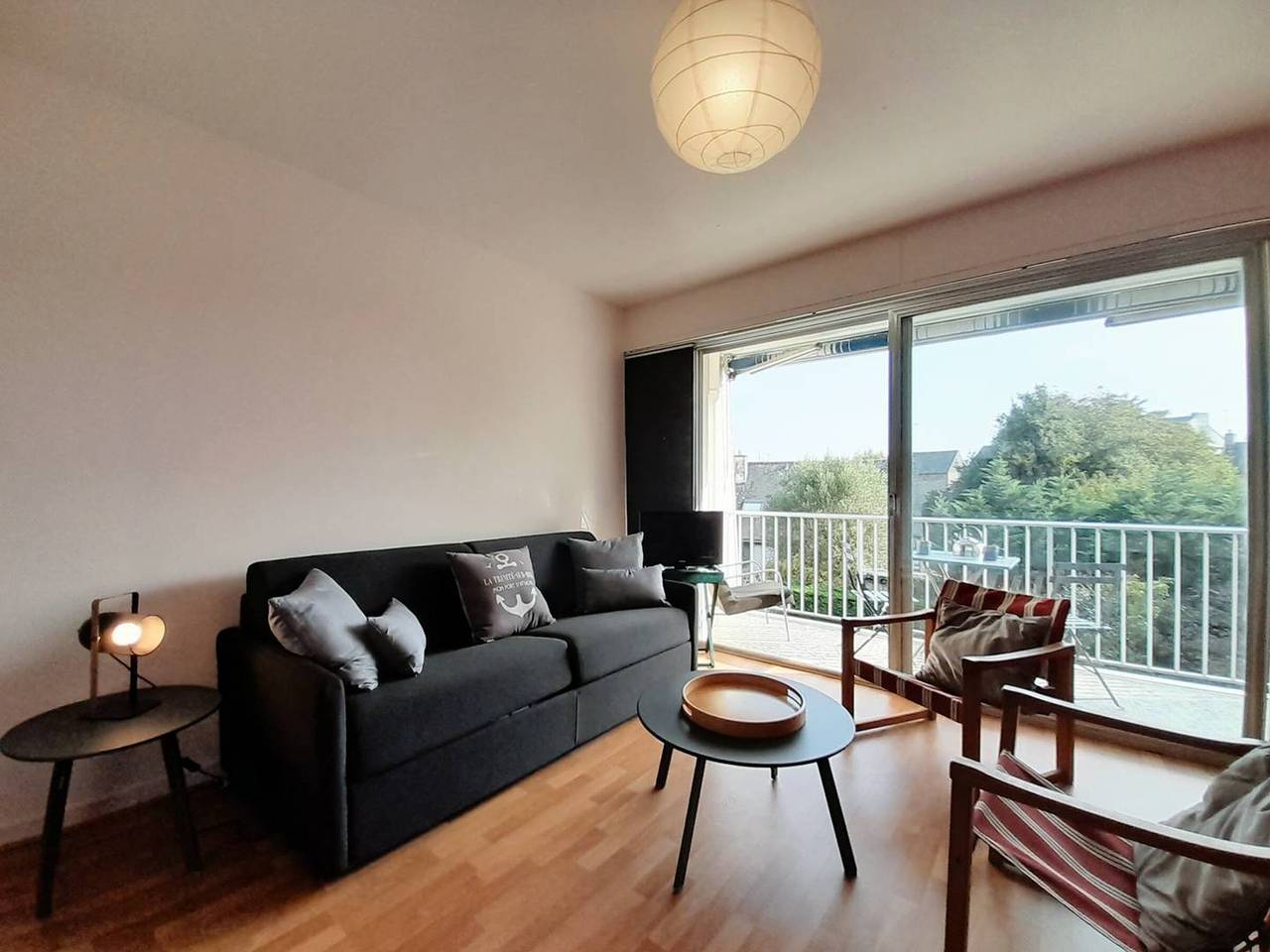 Entire studio, Charming Studio with Balcony & Port View, 900m from Beach, La Trinité-sur-Mer in La Trinité-sur-Mer, Côte des Mégalithes