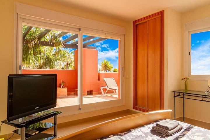 Holiday apartment for 6 people, with hot tub and pool as well as garden and terrace - 1