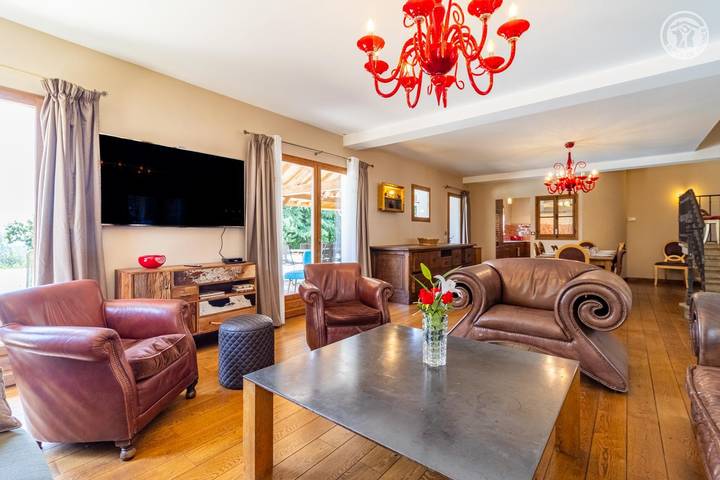 Gîte pour 10 personnes, avec Terrasse ainsi que Jardin et Piscine à Thoiry (Savoie) - 3