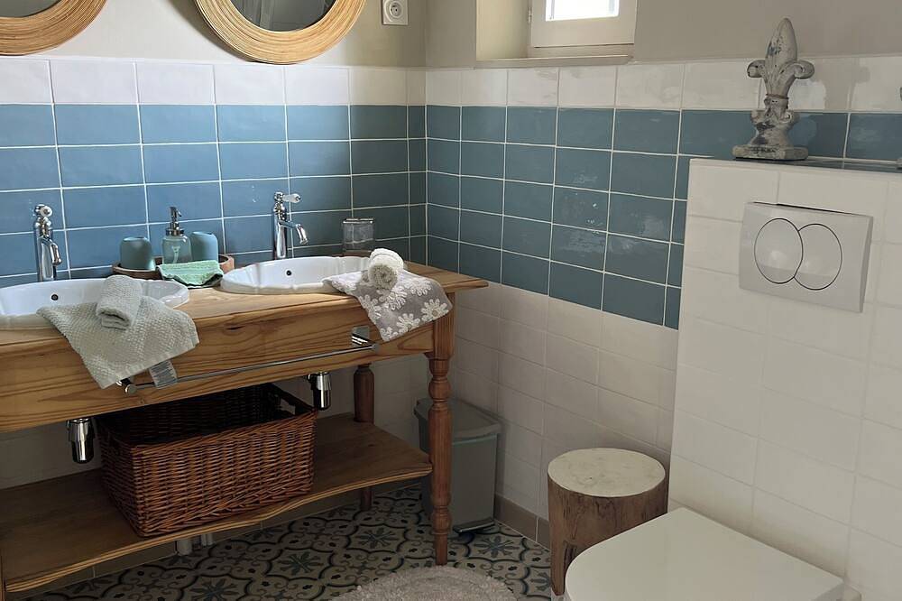 Appartement entier, Vacqueyras : Mas L'Epicure - appartement lumineux  Piscine et jardin à partager in Vacqueyras, Vaucluse