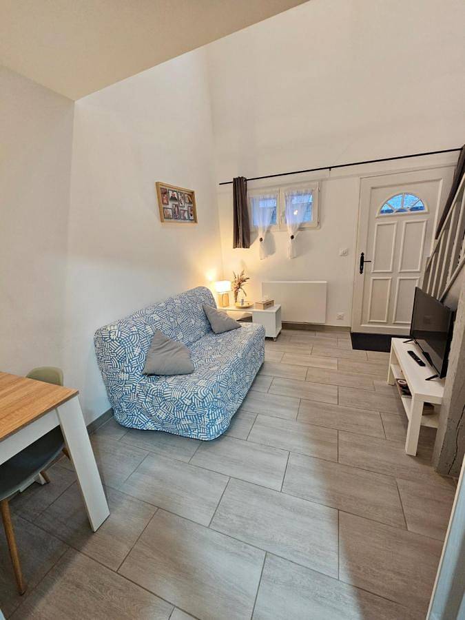 Appartement entier, One-Bedroom Apartment in Vert-Saint-Denis, Seine-et-Marne