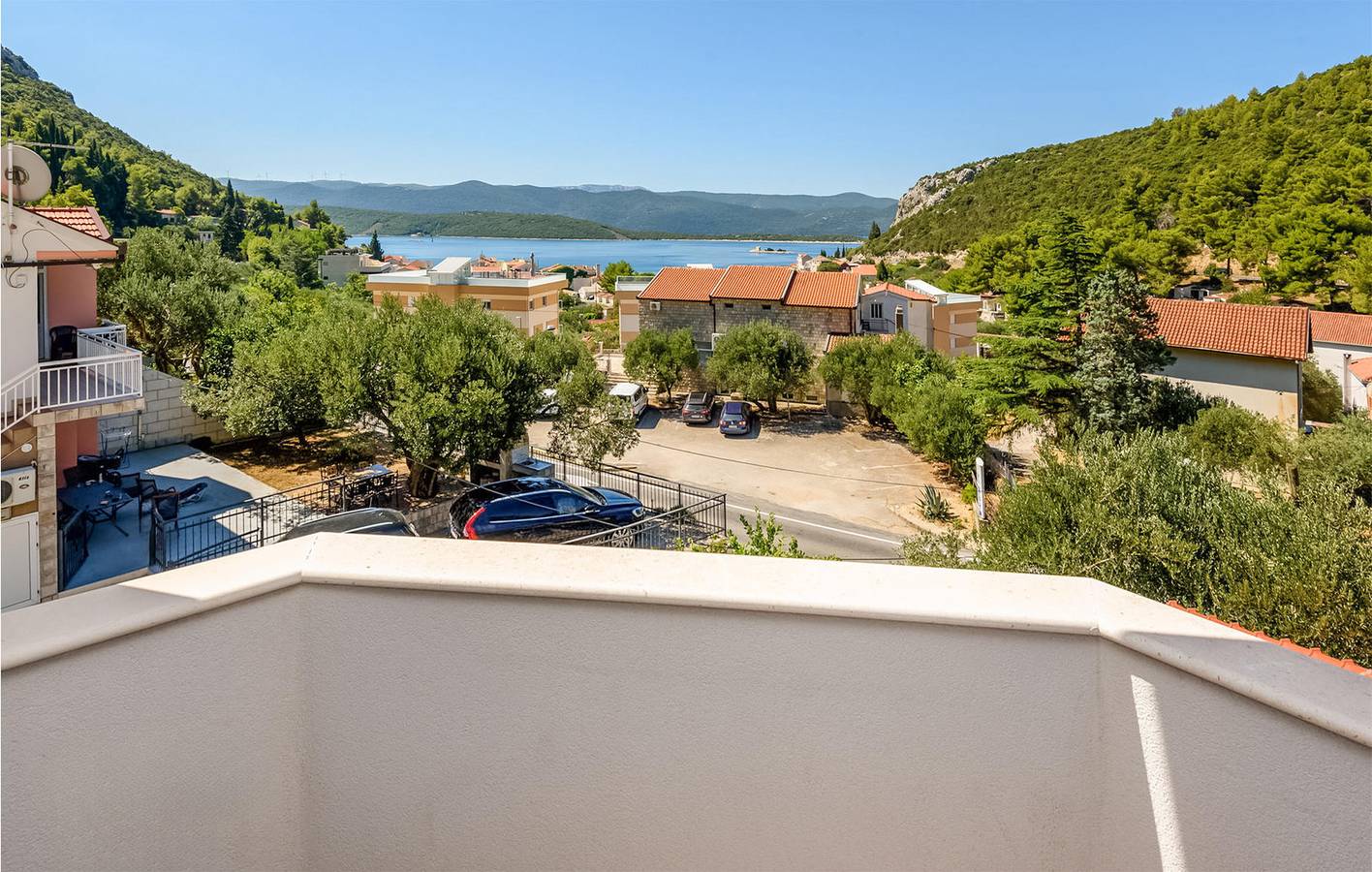 Ganze Ferienwohnung, Reizendes Apartment mit Meerblick, Pool, Terrasse und Küche – 1 km vom Strand entfernt in Klek, Dubrovnik-Neretva