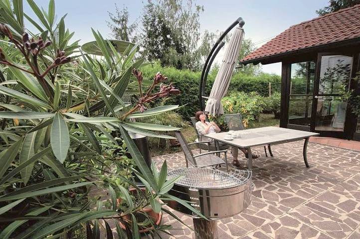 Ferienwohnung für 2 Personen, mit Balkon/Terrasse und Terrasse sowie Garten und Pool
