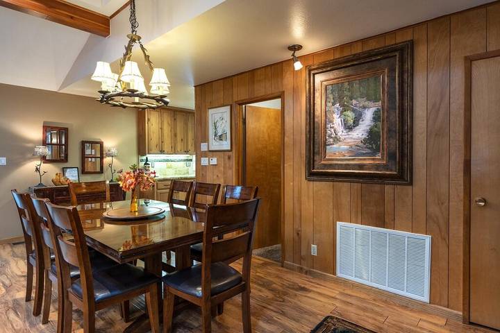 Holiday home for 14 people, with hot tub and balcony in Yosemite National Park