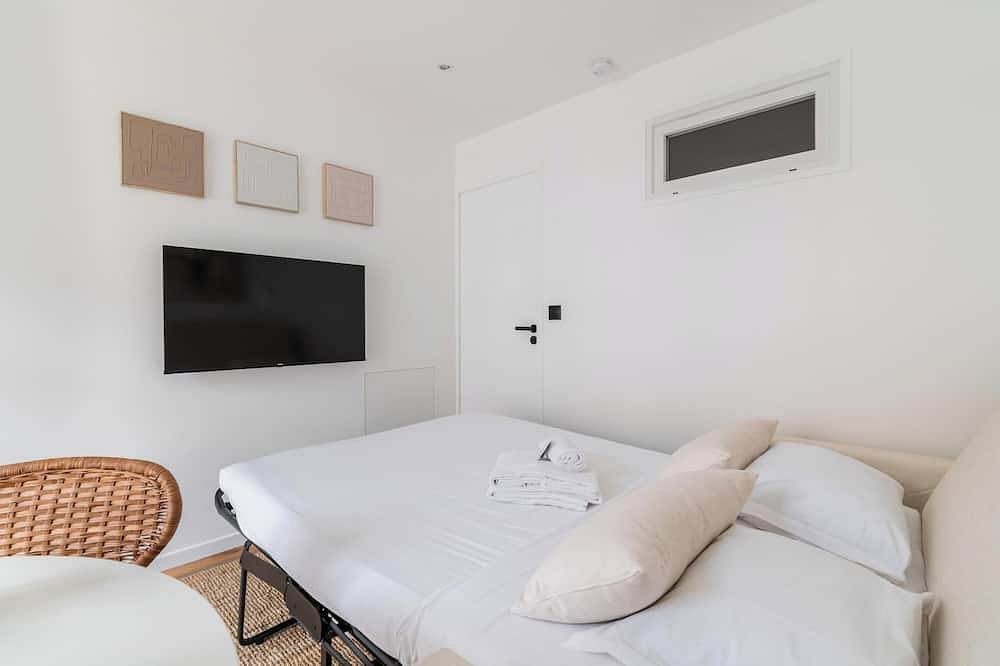 Entire apartment, Escapade urbaine Appartement Mairie des lilas in Les Lilas, Seine-Saint-Denis