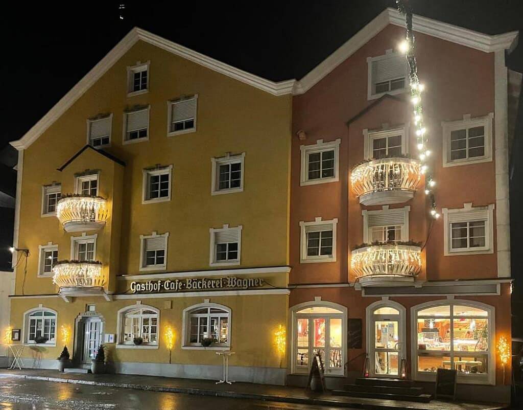 Bäckerei Konditorei Frühstückspension Wagner - Doppelzimmer mit Schlafgelegenheit für 3. Person in Hutthurm, Passauer Land