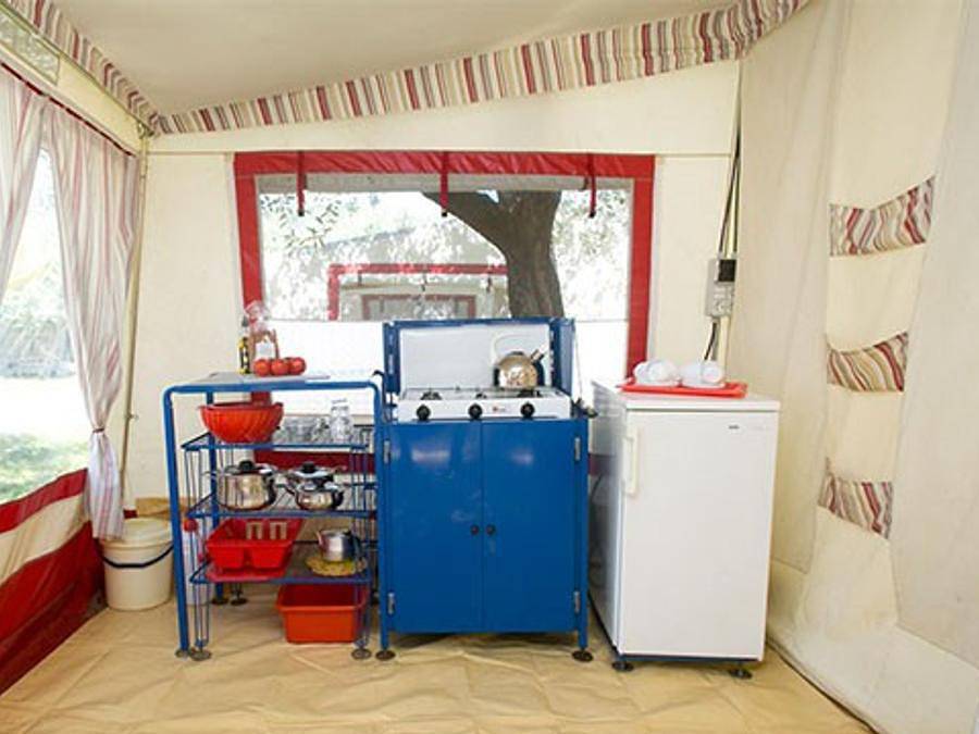 Camping Eurocamping Pacengo - Tienda de lona y madera 5 personas - Bungalow de lona | 2 Dormitorios | 4/5 Personas | Sin baño in Lazise, Montañas Garda