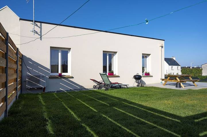 Location de vacances pour 5 personnes, avec terrasse et jardin à Plougoulm