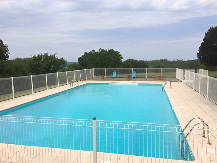 Gîte pour 4 personnes, avec jardin ainsi que terrasse et piscine - 1