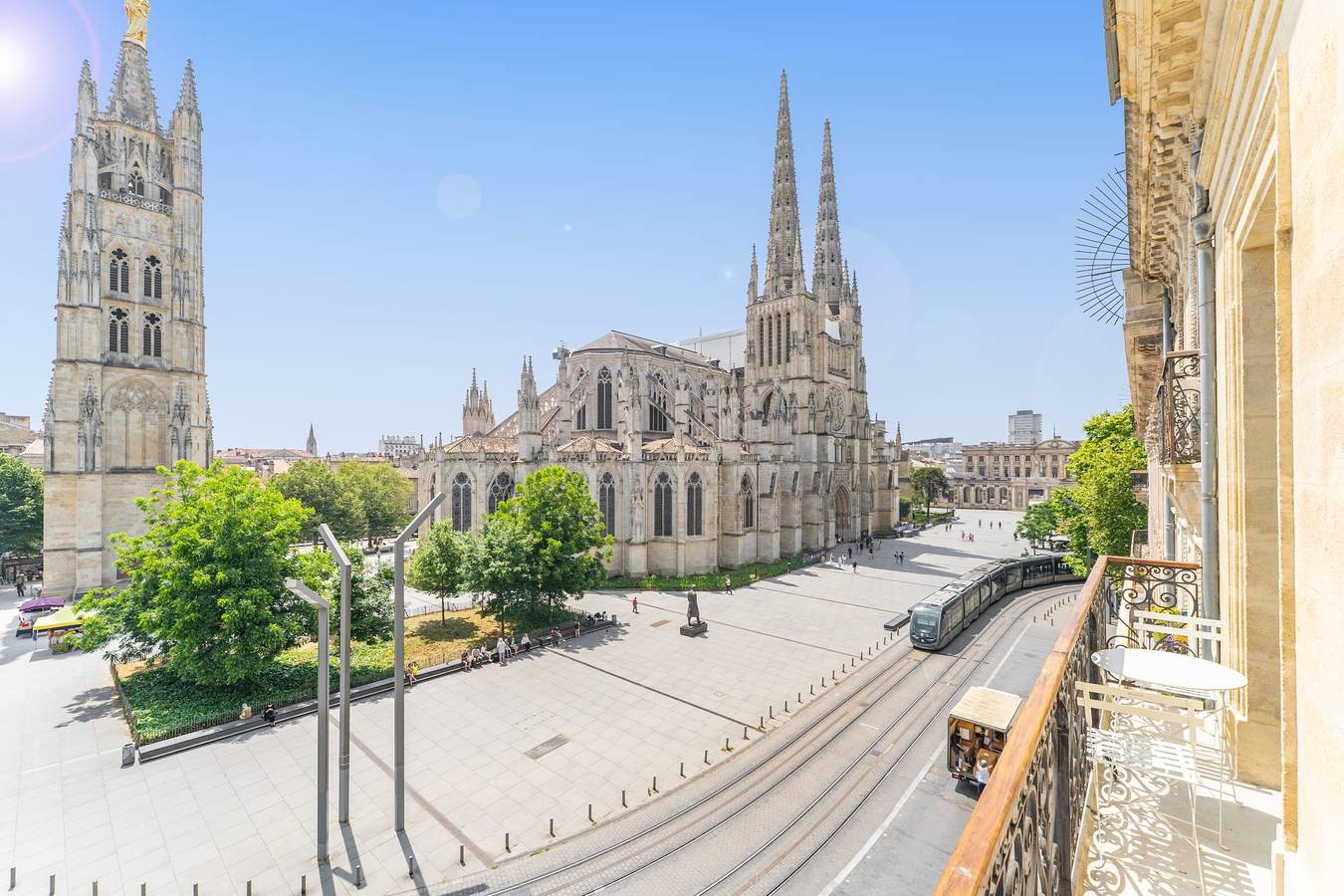 Ganze Wohnung, Apartment Place Pey Berland with balcony and parking in Bordeaux, Bordeaux und Umgebung