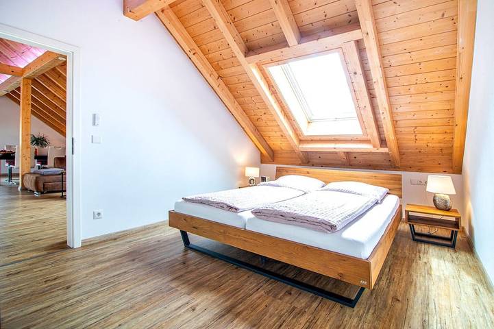 Ganze Wohnung, Luxuriöse und moderne Dachgeschosswohnung mit Terrasse in Rot an der Rot, Landkreis Biberach