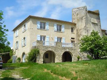 Gîte pour 10 personnes, avec terrasse et jardin à La Bégude-de-Mazenc
