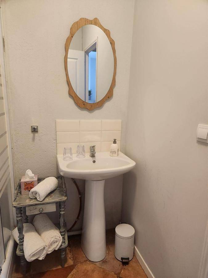 Location de vacances pour 3 personnes, avec jardin ainsi que piscine et vue à Roquebrune - 2