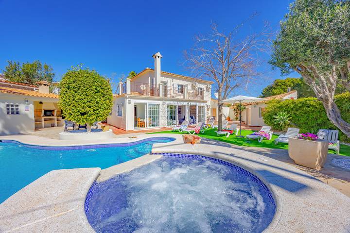 Villa for 8 people, with garden and terrace - 1
