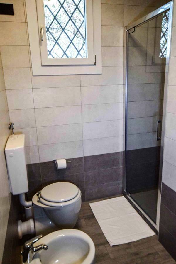 Budget Twin Room in Soliera, Province de Modène