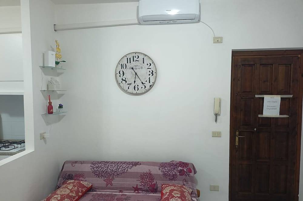Entire apartment, 70sqm furnished apartment 600m from the Sea in Scalea, Tyrrhenian Coast Kalabria