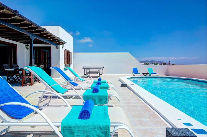 Chalet Casa Paula met zee- en bergzicht, zwembad, tuin & Wi-Fi in Playa Blanca, Yaiza