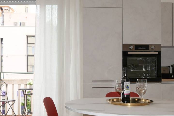 Appartement entier, Appartement de vacances pour 4 personnes avec balcon/terrasse in Pescara, Province de Pescara