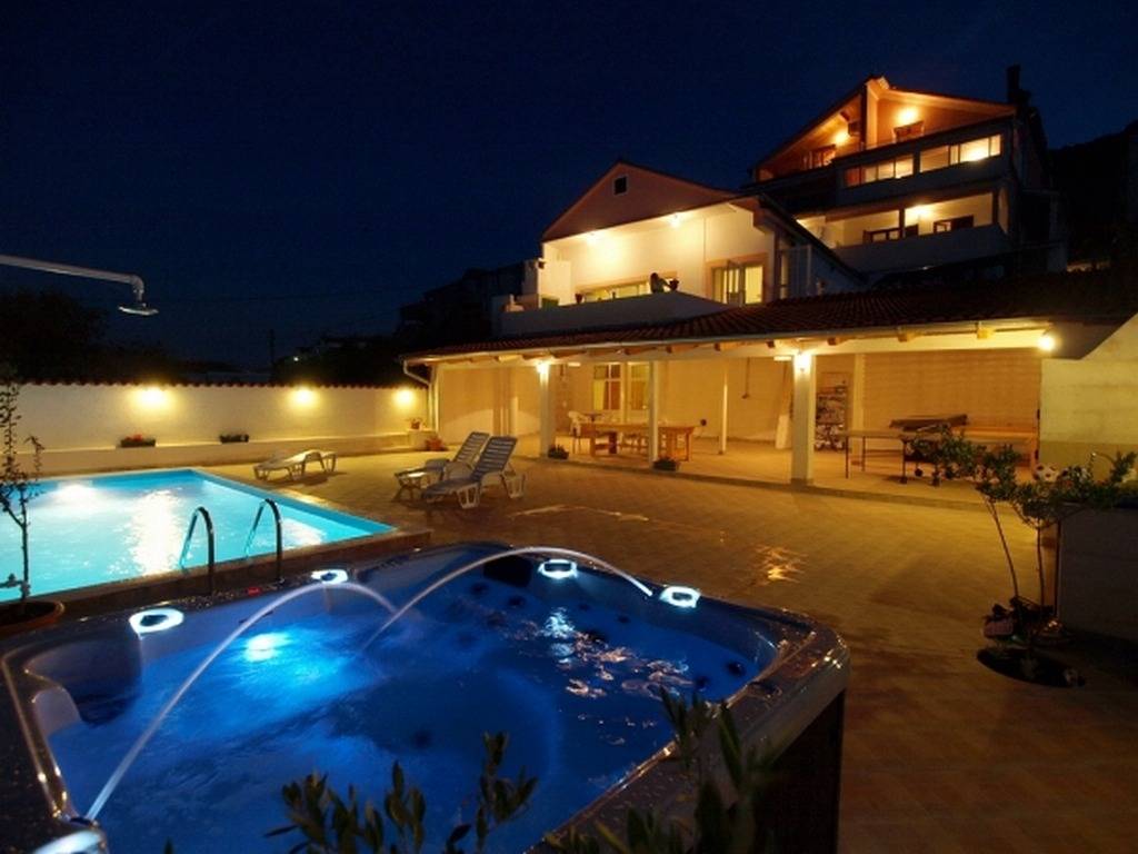 Appartement entier, Apartments and rooms with a swimming pool Kali, Ugljan - 14083 in Kali, Ugljan