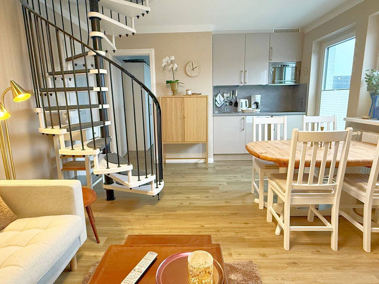 Ganze Wohnung, Modern gestaltetes Ferienappartement in ruhiger und strandnaher Lage in Wenningstedt, Sylt