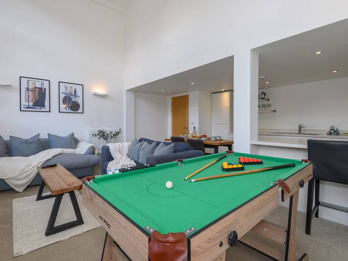 Glamping for 8 people in Leeds