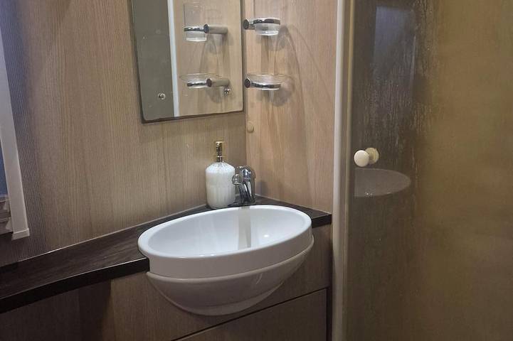 The Cosy Hide - a romantic, rural retreat in Cottenham, Cambridgeshire