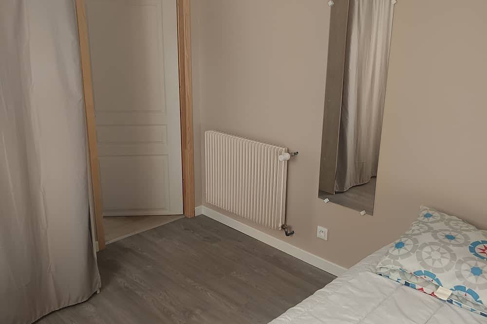 Appartement entier, Appartement avec extérieur in Mirebeau, Vienne (France)