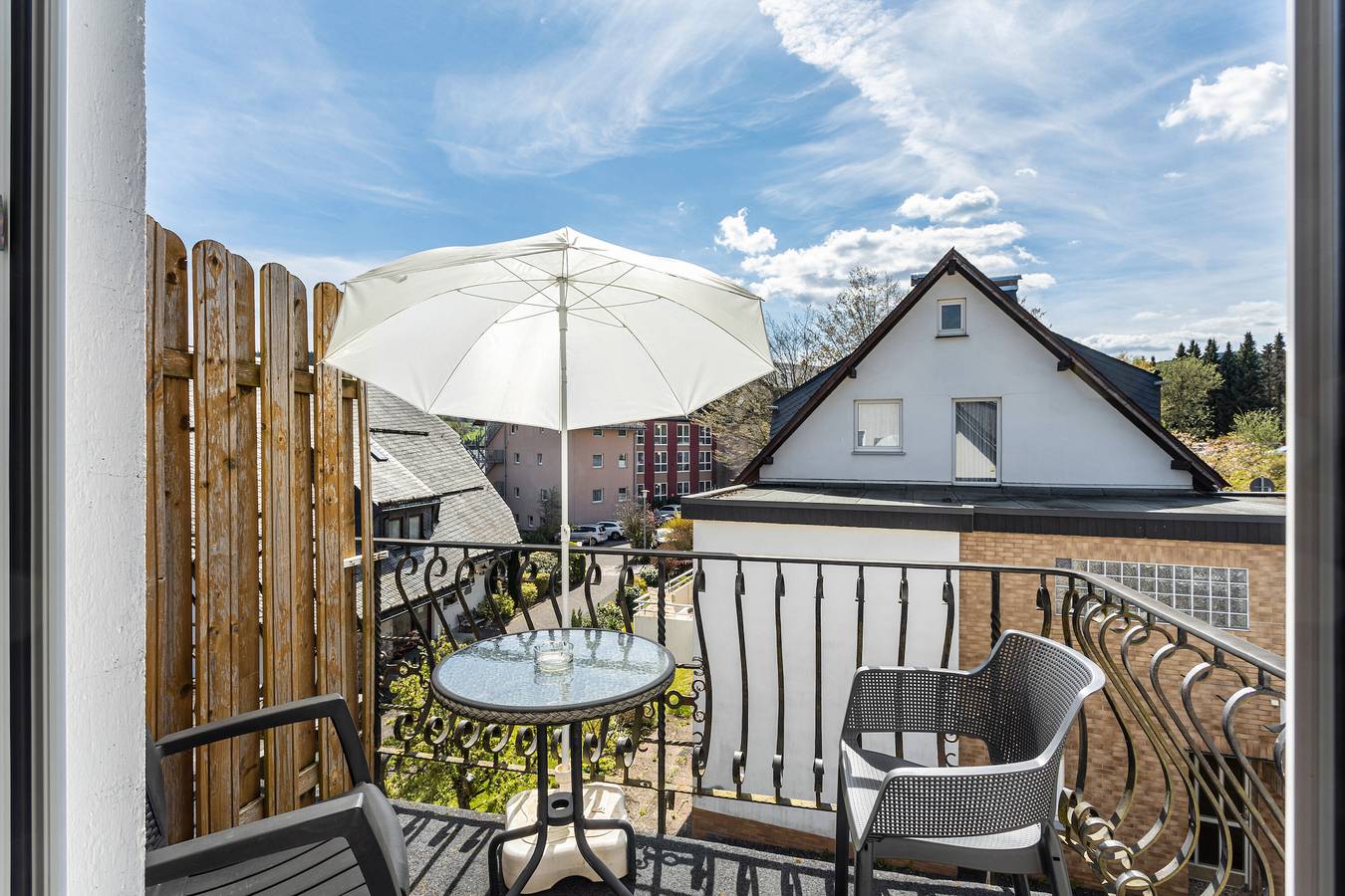 Ganze Wohnung, Ferienwohnungen Löwenstein Fewo 5 mit Gemeinschaftsgarten, Balkon und Wi-Fi in Willingen, die Mittelgebirge