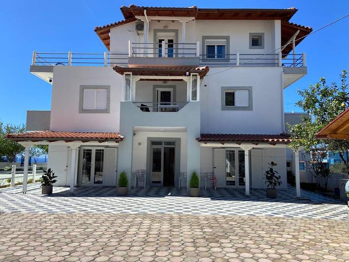Hôtel pour 4 personnes, avec terrasse ainsi que jardin et vue
