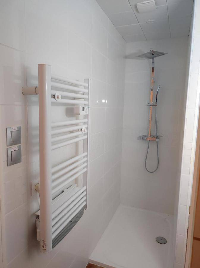 Double or Twin Room with Private Bathroom in Saulzoir, Département Nord