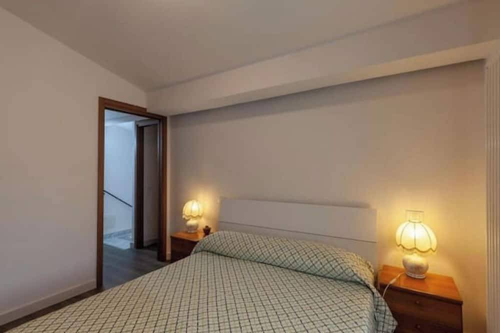 Appartamento intero, Casa Valentina' casa completa vicino al mare in Carrara, Riviera Toscana