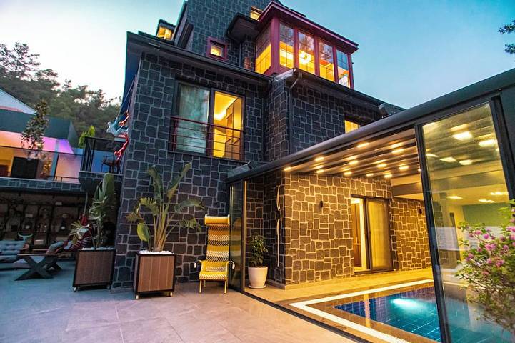 Villa for 20 people, with pets in Hisaronu