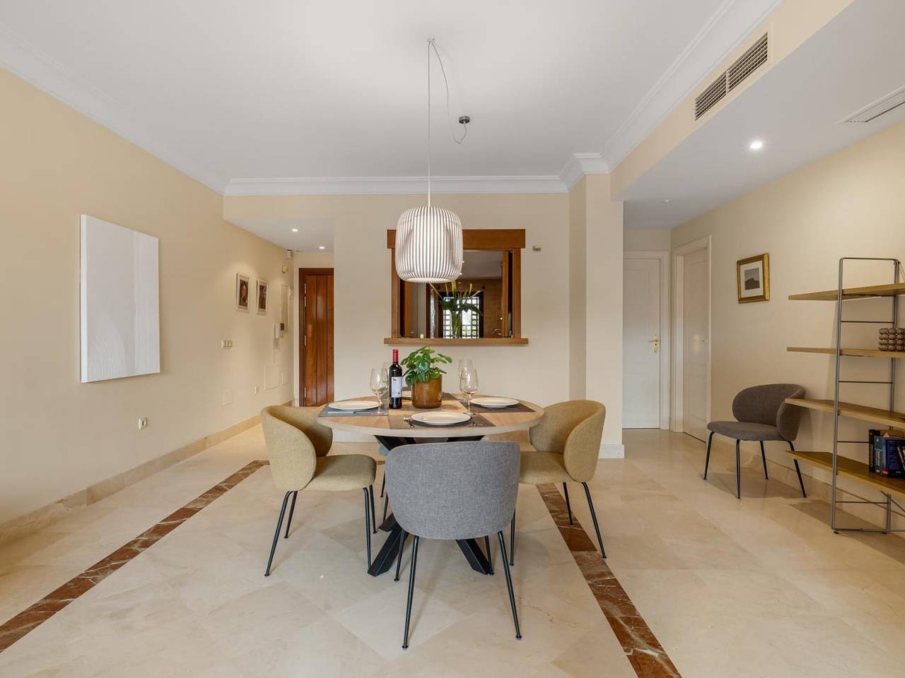 Apartamento vacacional entero, Apartamento en primera línea de playa | Bahía Alcántara 6.1.1 in San Pedro Alcántara, Marbella