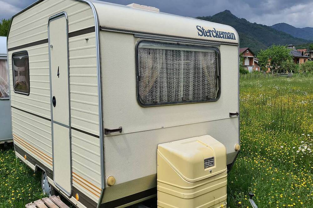 Kucica u blizini jezera in Montenegro